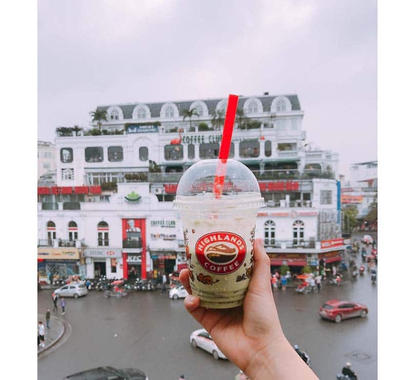 Quán cafe view đẹp ở Hà Nội - Highlands Coffee – Hàm Cá Mập