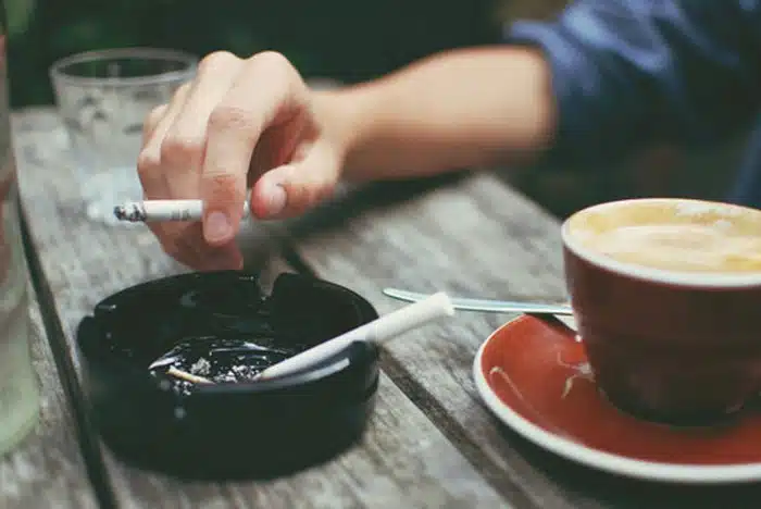 Hình ảnh ly cafe và điếu thuốc đẹp nhất