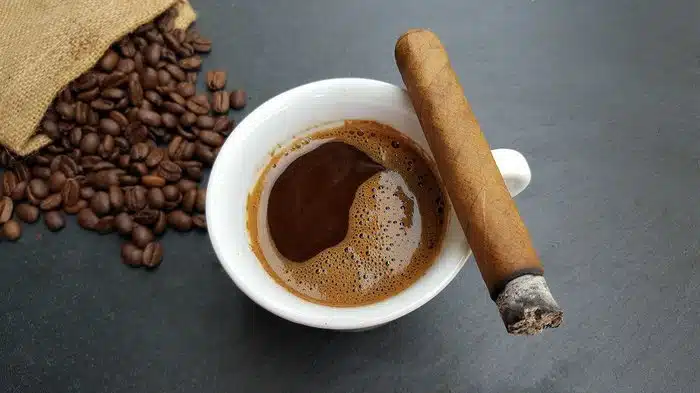 Hình ảnh ly cafe và điếu thuốc đẹp nhất